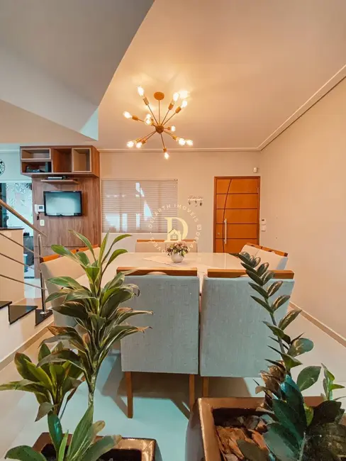 Sobrado com 3 quartos à venda, 161m2 em Loteamento Villa Branca, Jacarei - SP - imagem 1 Foto 1 de Sobrado com 3 quartos à venda, 161m2 em Loteamento Villa Branca, Jacarei - SP