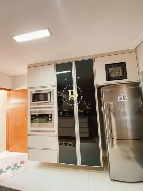 Sobrado com 3 quartos à venda, 161m2 em Loteamento Villa Branca, Jacarei - SP - imagem 6 Foto 6 de Sobrado com 3 quartos à venda, 161m2 em Loteamento Villa Branca, Jacarei - SP