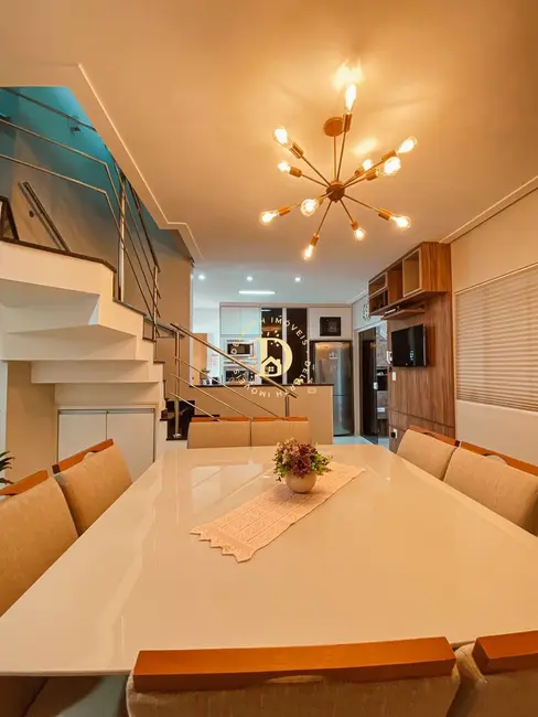 Sobrado com 3 quartos à venda, 161m2 em Loteamento Villa Branca, Jacarei - SP - imagem 2 Foto 2 de Sobrado com 3 quartos à venda, 161m2 em Loteamento Villa Branca, Jacarei - SP