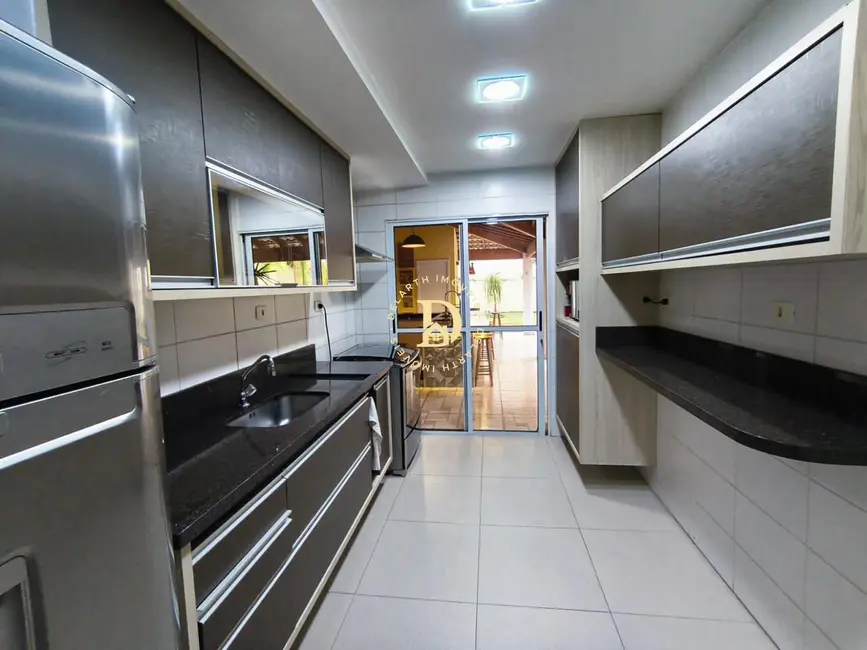 Foto 5 de Casa de Condomínio com 3 quartos à venda, 175m2 em Loteamento Villa Branca, Jacarei - SP