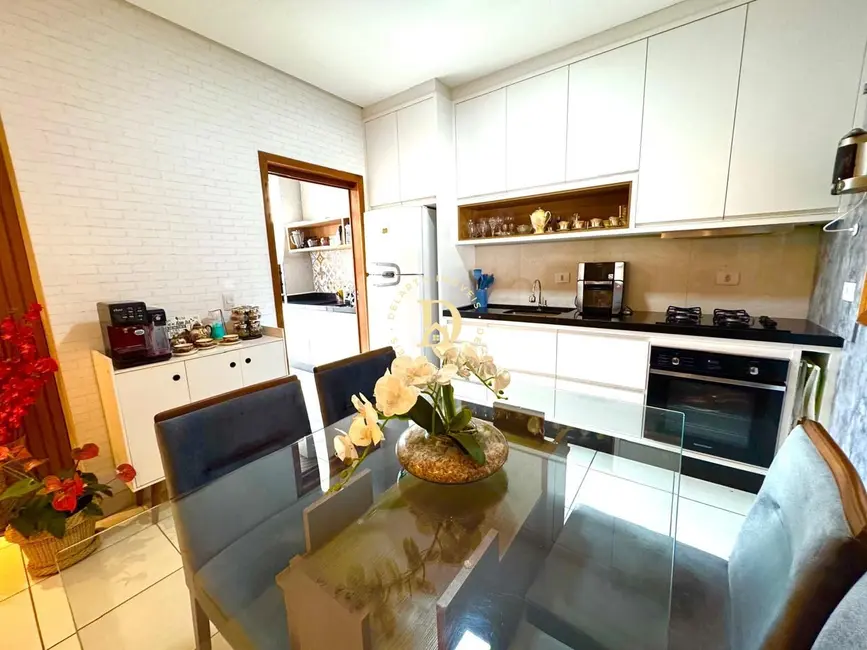 Foto 3 de Casa com 3 quartos à venda, 120m2 em Loteamento Villa Branca, Jacarei - SP