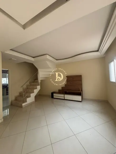 Foto 2 de Casa de Condomínio com 3 quartos à venda, 90m2 em Jardim Santa Maria, Jacarei - SP