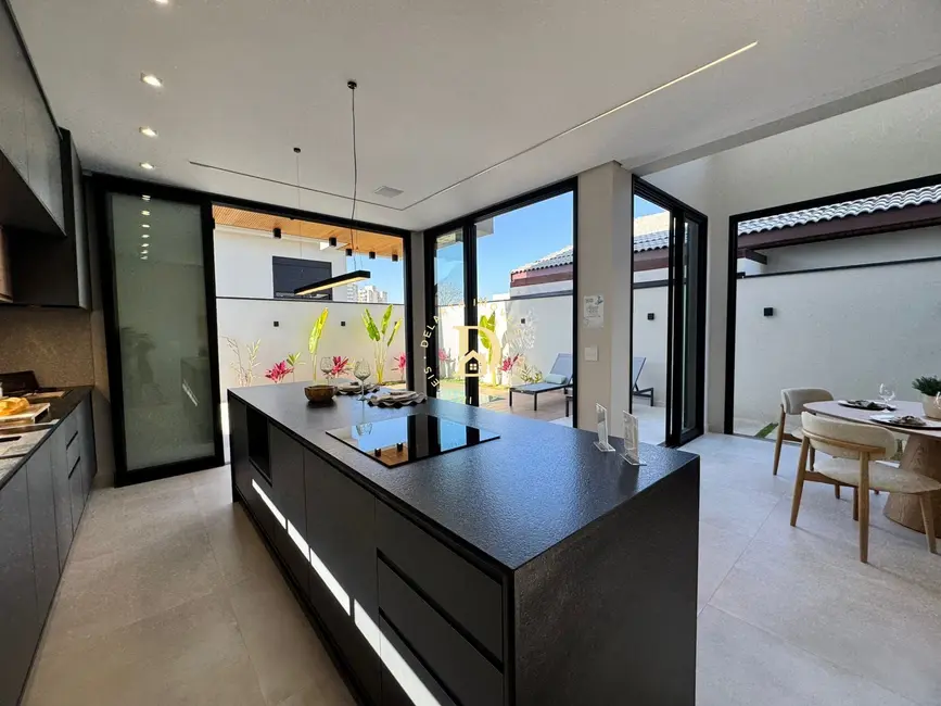 Casa de Condomínio com 4 quartos à venda, 244m2 em Sao Jose Dos Campos - SP - imagem 8 Foto 8 de Casa de Condomínio com 4 quartos à venda, 244m2 em Sao Jose Dos Campos - SP