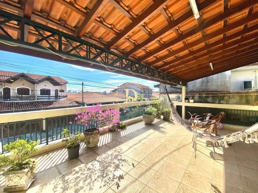 Foto 2 de Casa com 4 quartos à venda, 230m2 em Sao Jose Dos Campos - SP