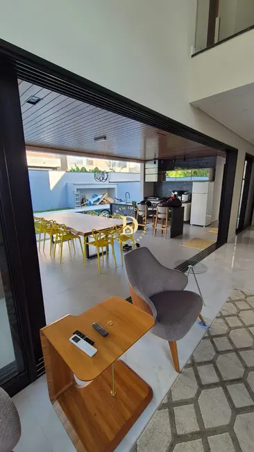 Casa de Condomínio com 4 quartos para alugar, 378m2 em Sao Jose Dos Campos - SP - imagem 4 Foto 4 de Casa de Condomínio com 4 quartos para alugar, 378m2 em Sao Jose Dos Campos - SP
