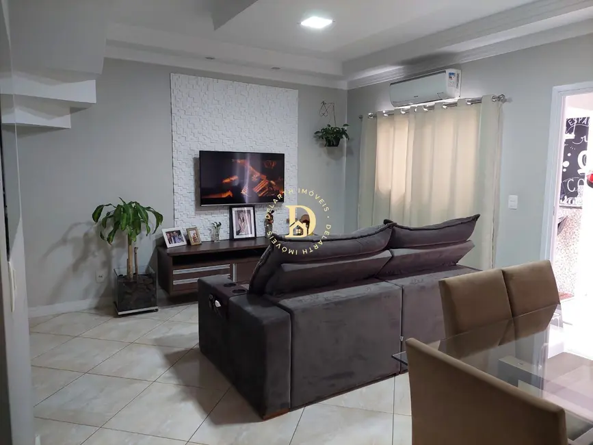 Casa de Condomínio com 3 quartos à venda, 90m2 em Jardim Santa Maria, Jacarei - SP - imagem 1 Foto 1 de Casa de Condomínio com 3 quartos à venda, 90m2 em Jardim Santa Maria, Jacarei - SP