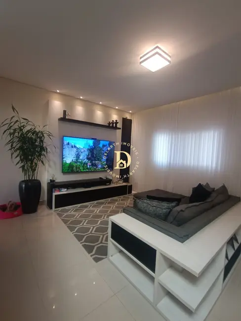 Sobrado com 3 quartos à venda, 137m2 em Loteamento Villa Branca, Jacarei - SP - imagem 1 Foto 1 de Sobrado com 3 quartos à venda, 137m2 em Loteamento Villa Branca, Jacarei - SP