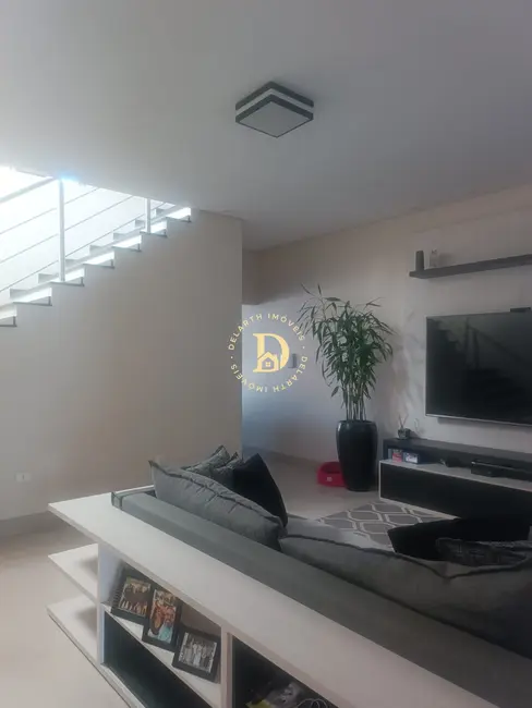 Sobrado com 3 quartos à venda, 137m2 em Loteamento Villa Branca, Jacarei - SP - imagem 4 Foto 4 de Sobrado com 3 quartos à venda, 137m2 em Loteamento Villa Branca, Jacarei - SP