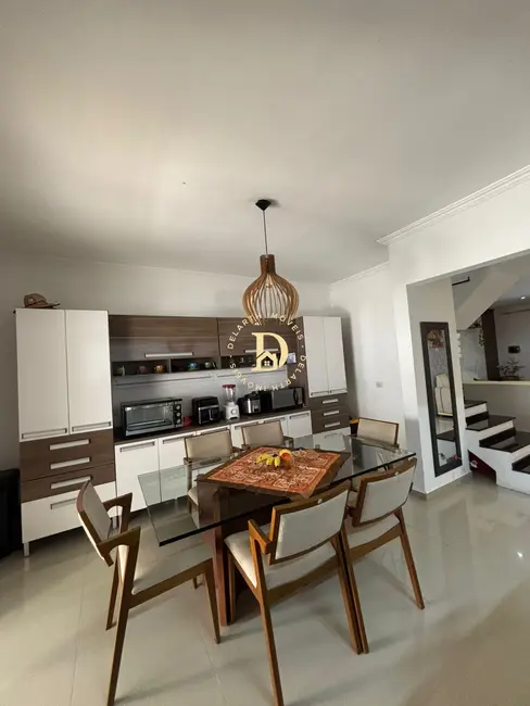 Foto 6 de Sobrado com 3 quartos à venda, 172m2 em Loteamento Villa Branca, Jacarei - SP