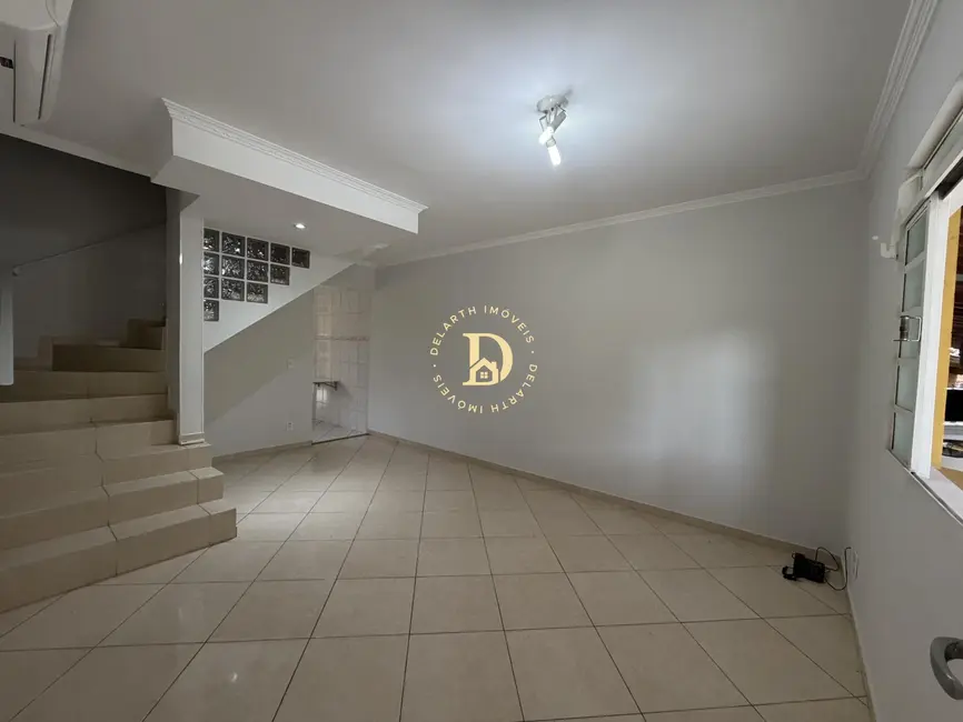 Foto 3 de Casa de Condomínio com 2 quartos à venda, 60m2 em Parque Califórnia, Jacarei - SP