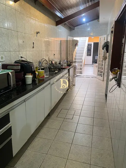 Foto 4 de Casa com 3 quartos para alugar, 135m2 em Centro, Jacarei - SP