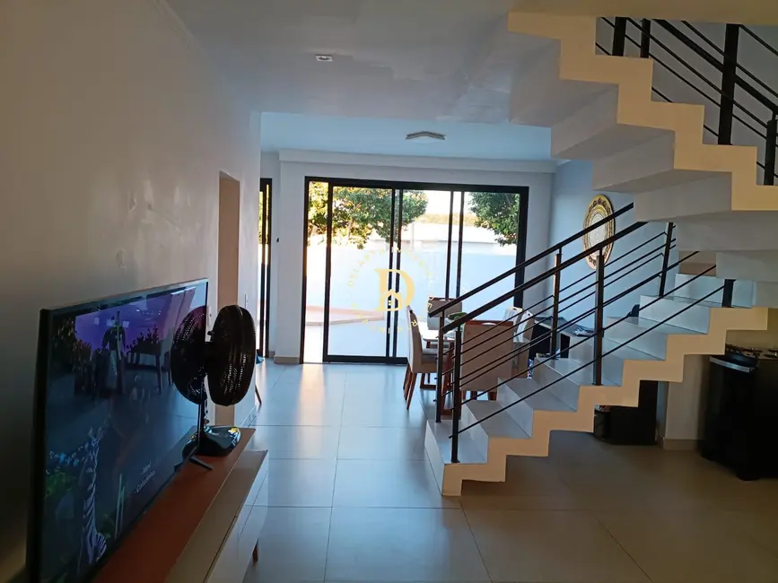Foto 1 de Casa de Condomínio com 2 quartos à venda, 135m2 em Bairro do Grama, Cacapava - SP