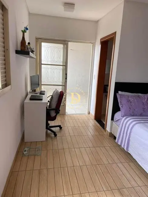 Foto 8 de Sobrado com 3 quartos à venda, 222m2 em Residencial Parque dos Sinos, Jacarei - SP