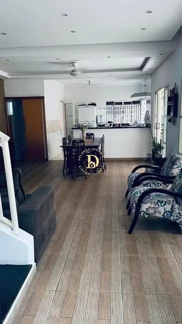 Foto 2 de Sobrado com 3 quartos à venda, 222m2 em Residencial Parque dos Sinos, Jacarei - SP
