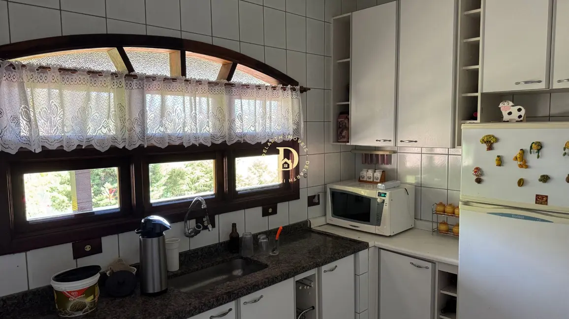 Foto 5 de Chácara com 4 quartos à venda, 650m2 em Chácaras Condomínio Recanto Pássaros II, Jacarei - SP