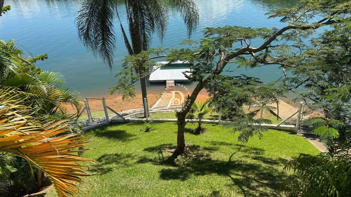 Foto 1 de Chácara com 4 quartos à venda, 650m2 em Chácaras Condomínio Recanto Pássaros II, Jacarei - SP