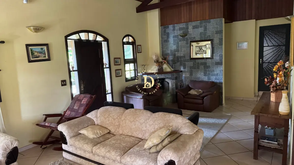 Foto 3 de Chácara com 4 quartos à venda, 650m2 em Chácaras Condomínio Recanto Pássaros II, Jacarei - SP