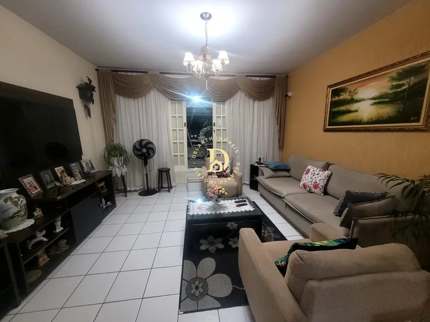 Casa com 2 quartos à venda, 124m2 em Vila Formosa, Jacarei - SP - imagem 3 Foto 3 de Casa com 2 quartos à venda, 124m2 em Vila Formosa, Jacarei - SP