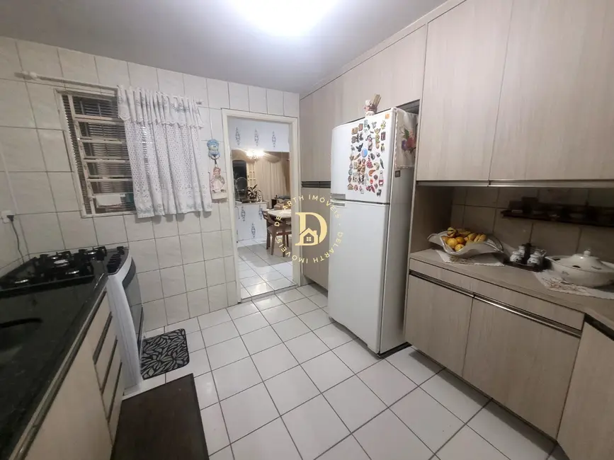 Casa com 2 quartos à venda, 124m2 em Vila Formosa, Jacarei - SP - imagem 4 Foto 4 de Casa com 2 quartos à venda, 124m2 em Vila Formosa, Jacarei - SP