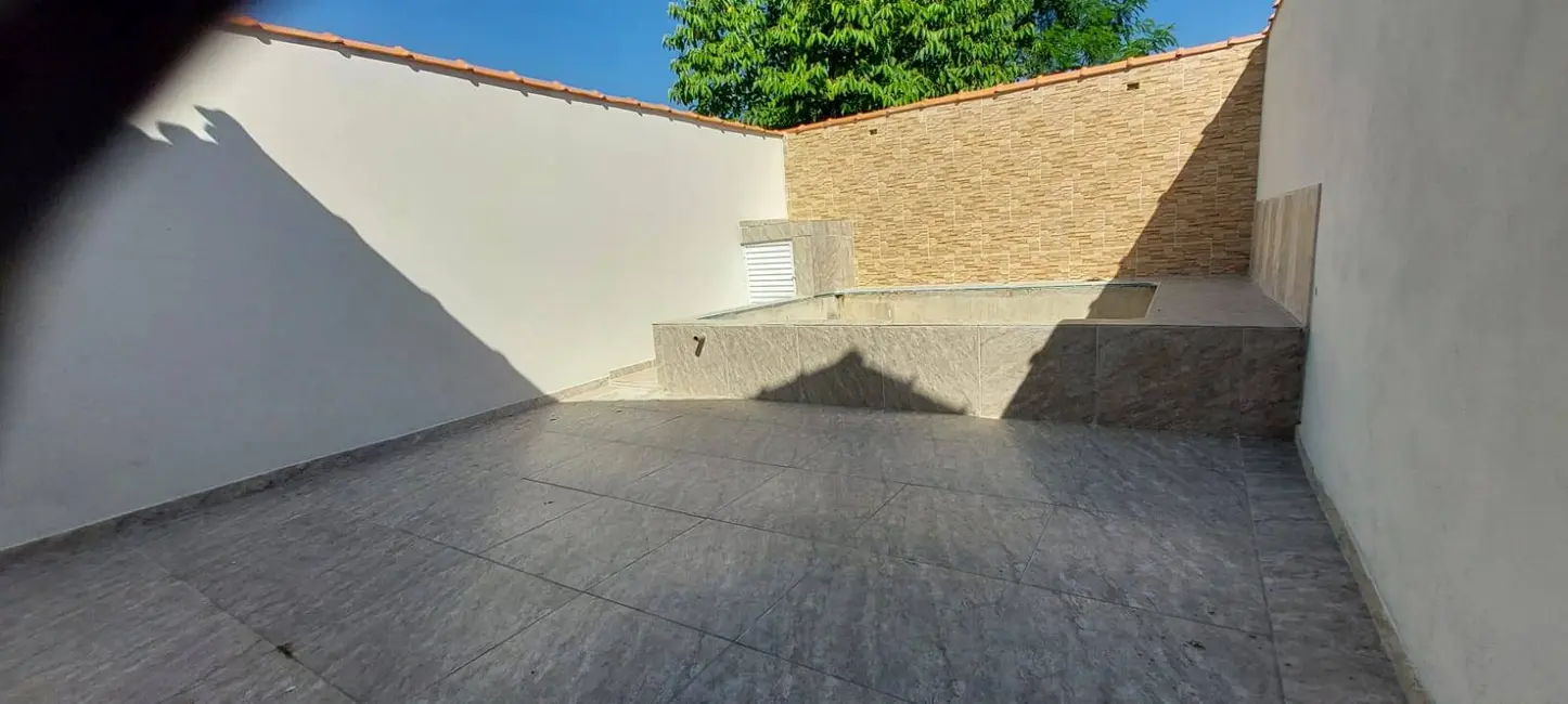 Foto 2 de Casa com 2 quartos à venda, 150m2 em Itanhaem - SP