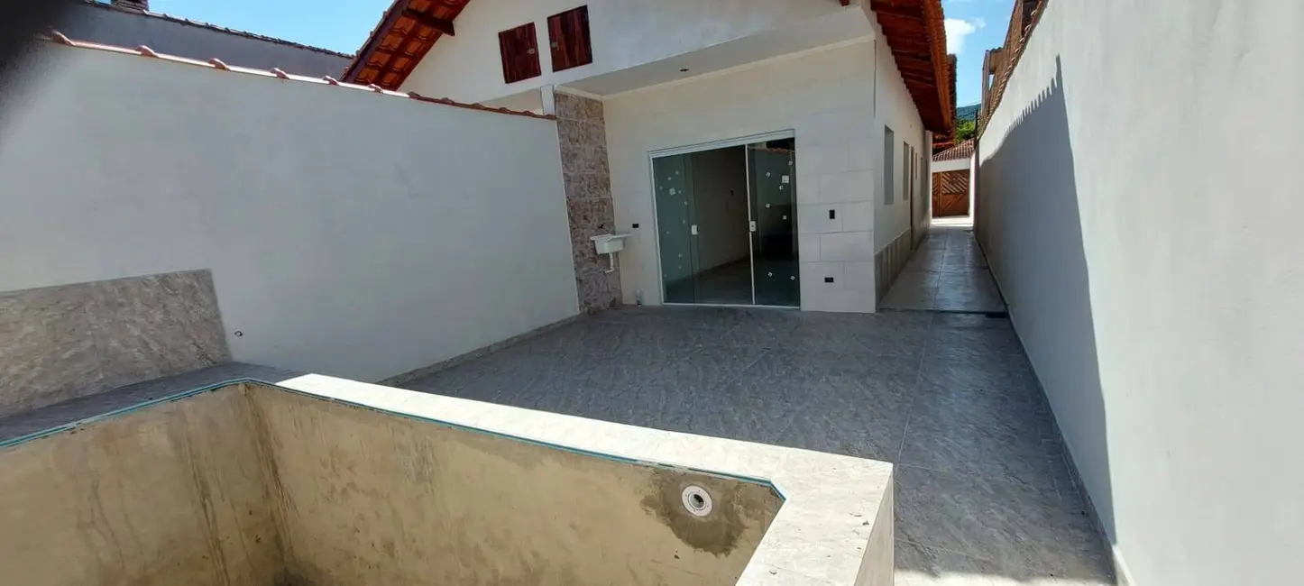 Foto 1 de Casa com 2 quartos à venda, 150m2 em Itanhaem - SP