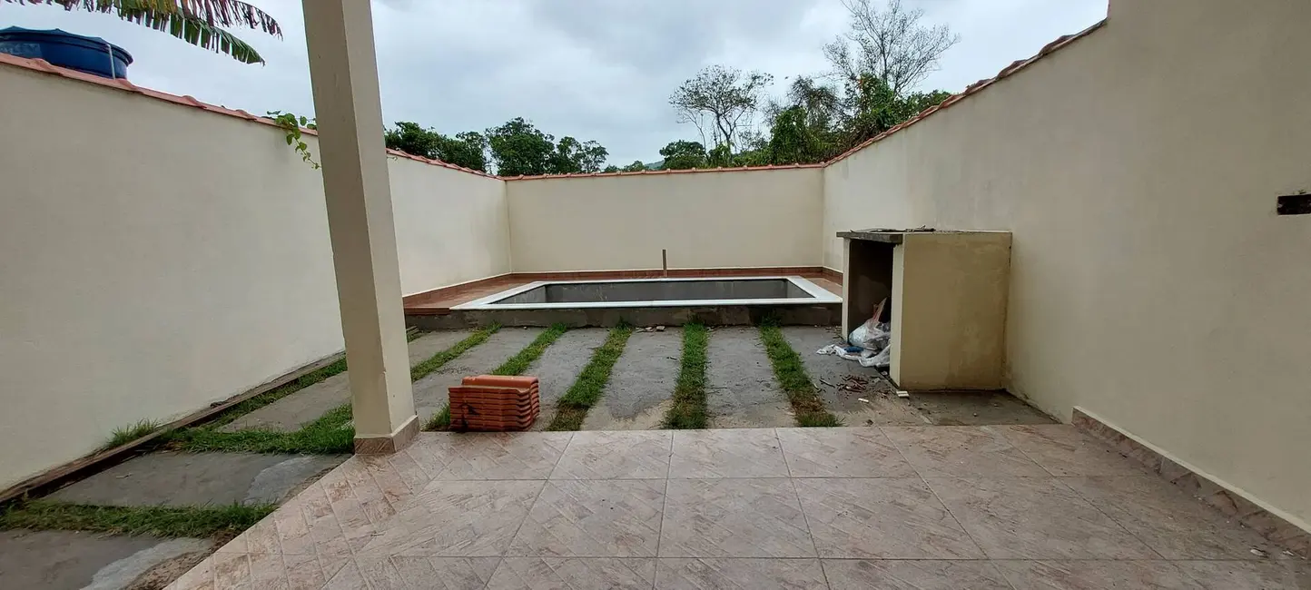 Foto 2 de Casa com 2 quartos à venda, 150m2 em Itanhaem - SP