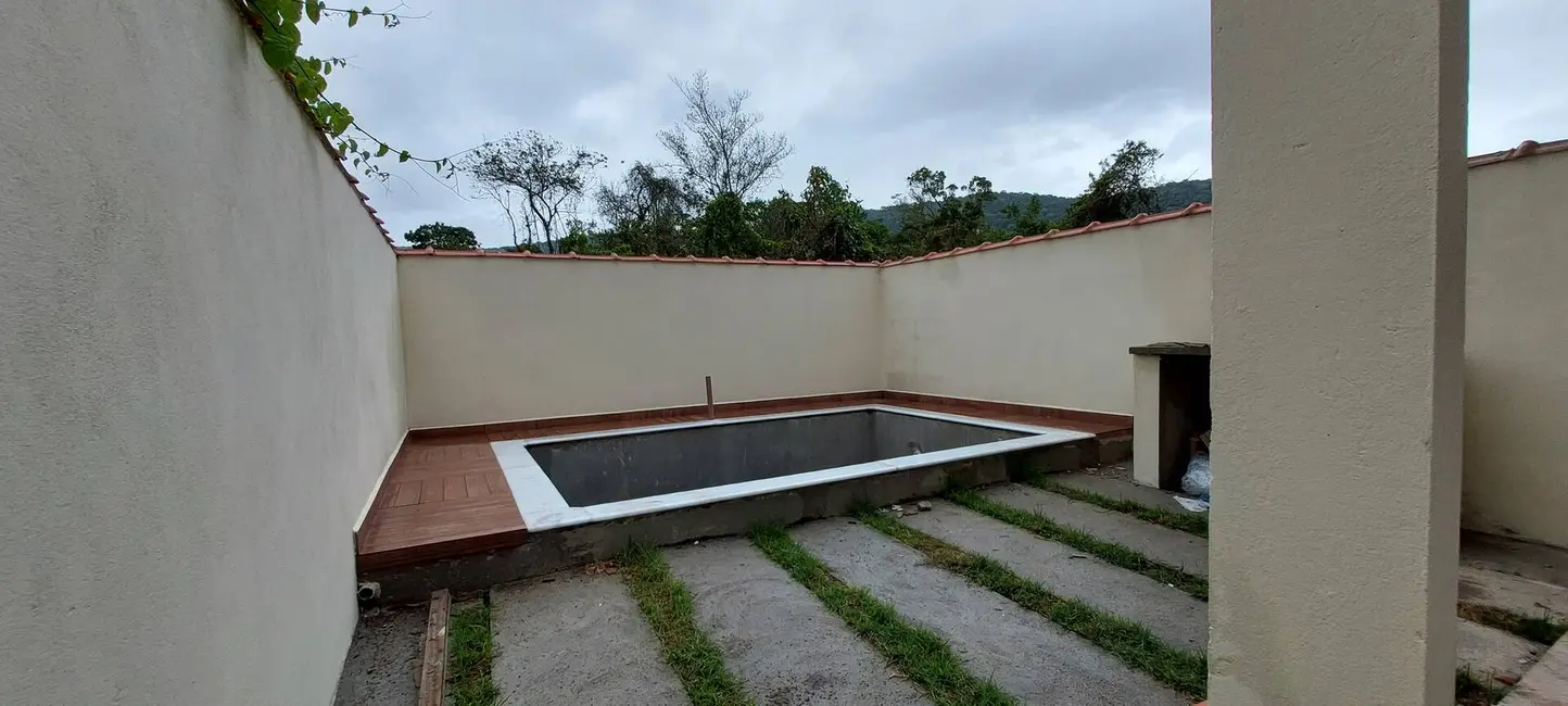 Foto 3 de Casa com 2 quartos à venda, 150m2 em Itanhaem - SP