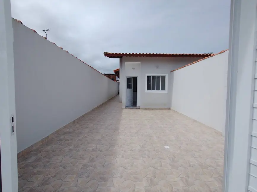 Foto 2 de Casa com 2 quartos à venda, 150m2 em Itanhaem - SP