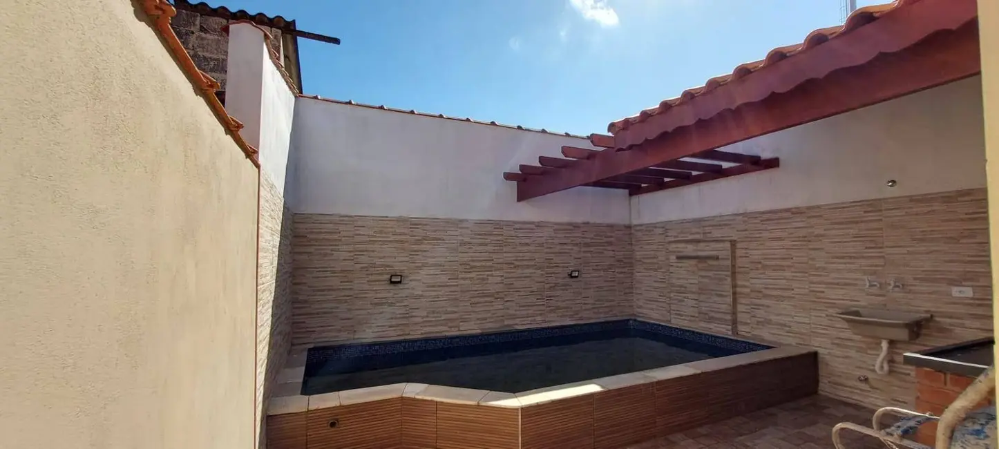 Foto 2 de Casa com 2 quartos à venda, 150m2 em Itanhaem - SP