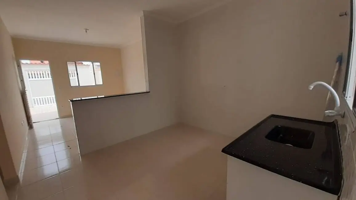 Foto 3 de Casa com 2 quartos à venda, 127m2 em Mongagua - SP