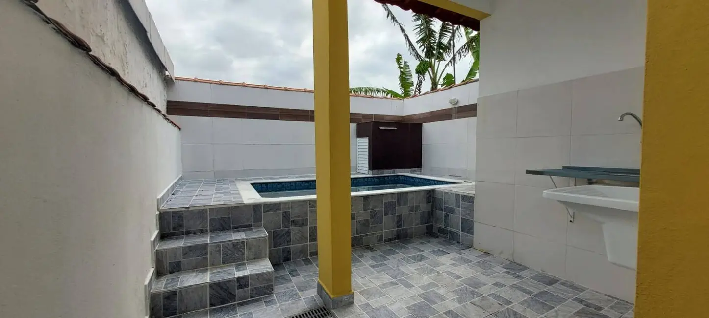 Foto 2 de Casa com 2 quartos à venda, 150m2 em Mongagua - SP