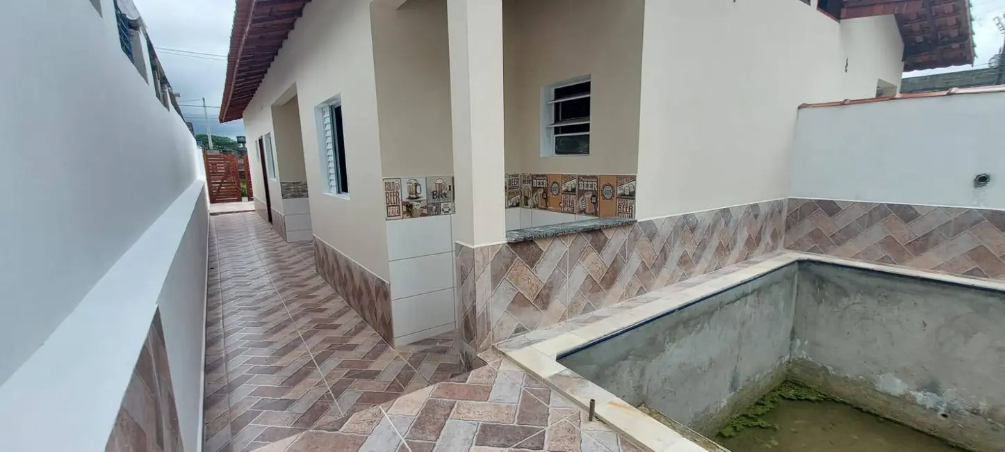 Foto 1 de Casa com 2 quartos à venda, 60m2 em Mongagua - SP