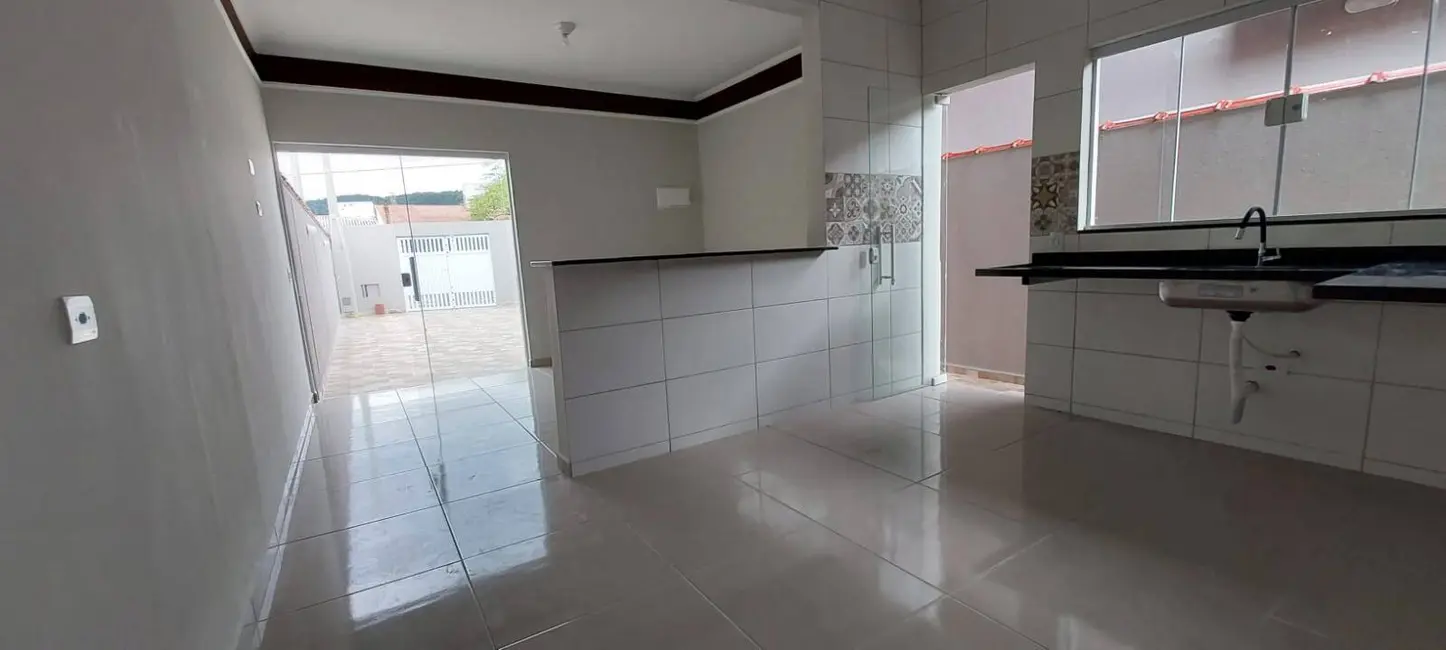 Foto 3 de Casa com 2 quartos à venda, 180m2 em Itanhaem - SP