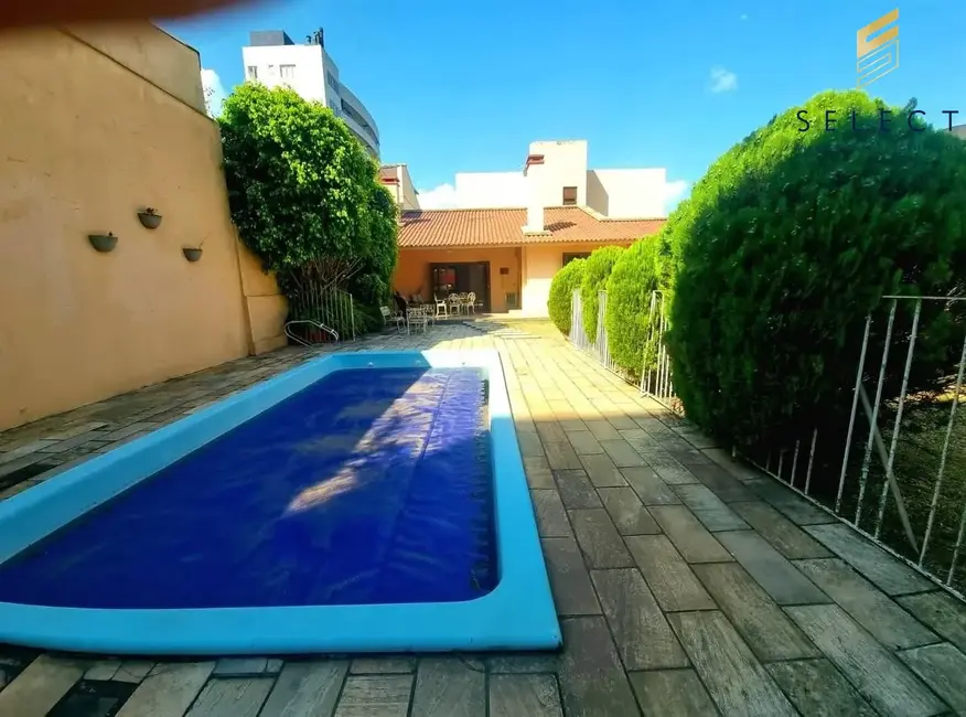 Casa com 4 quartos à venda, 364m2 em Nossa Senhora de Lourdes, Santa Maria - RS - imagem 4 Foto 4 de Casa com 4 quartos à venda, 364m2 em Nossa Senhora de Lourdes, Santa Maria - RS