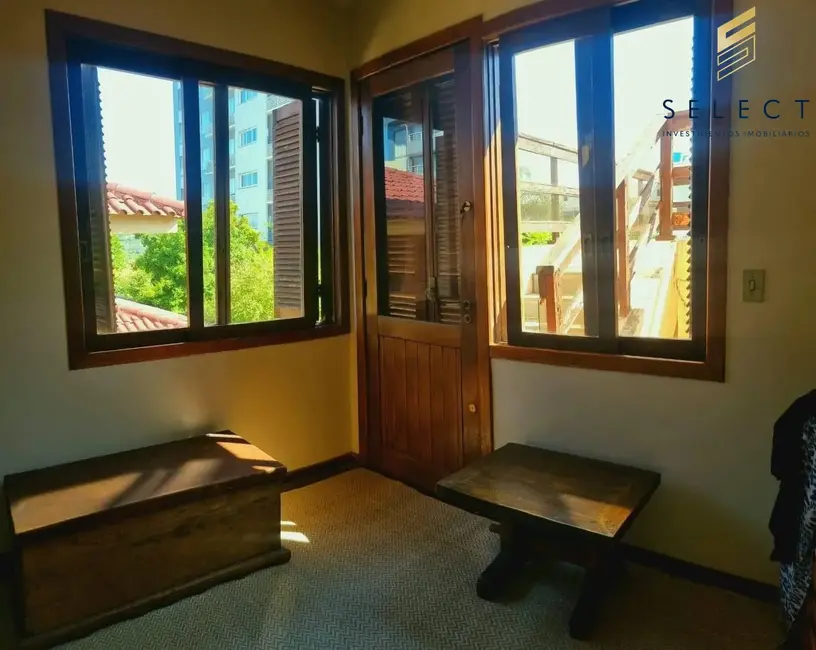 Casa com 4 quartos à venda, 364m2 em Nossa Senhora de Lourdes, Santa Maria - RS - imagem 5 Foto 5 de Casa com 4 quartos à venda, 364m2 em Nossa Senhora de Lourdes, Santa Maria - RS