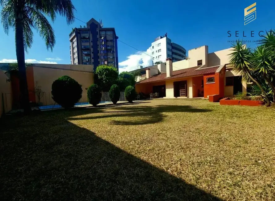 Casa com 4 quartos à venda, 364m2 em Nossa Senhora de Lourdes, Santa Maria - RS - imagem 3 Foto 3 de Casa com 4 quartos à venda, 364m2 em Nossa Senhora de Lourdes, Santa Maria - RS
