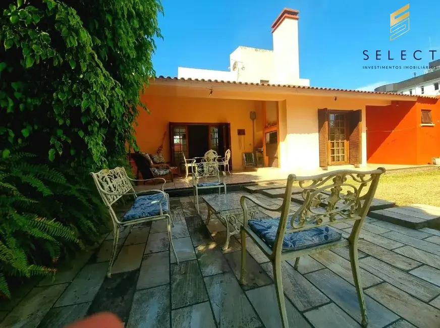 Casa com 4 quartos à venda, 364m2 em Nossa Senhora de Lourdes, Santa Maria - RS - imagem 2 Foto 2 de Casa com 4 quartos à venda, 364m2 em Nossa Senhora de Lourdes, Santa Maria - RS