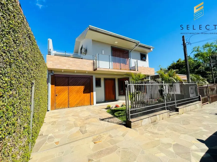 Foto 1 de Casa com 3 quartos à venda, 235m2 em Nossa Senhora de Lourdes, Santa Maria - RS