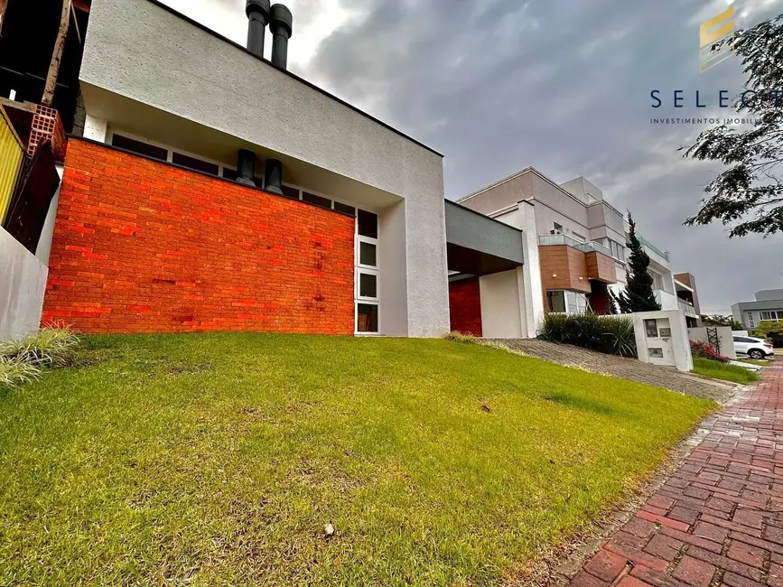 Foto 1 de Casa de Condomínio com 3 quartos à venda, 325m2 em Tomazetti, Santa Maria - RS