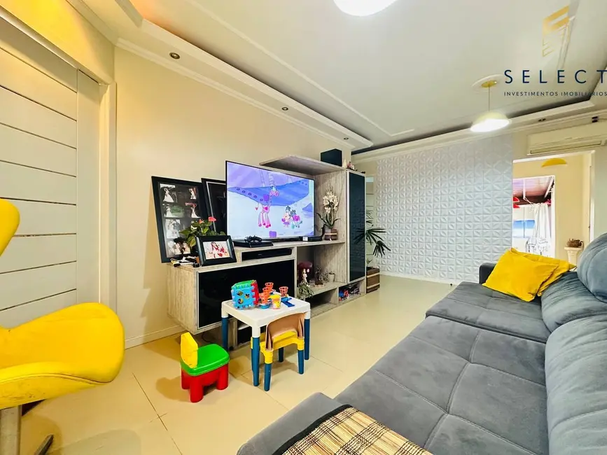 Foto 1 de Casa com 3 quartos para alugar, 86m2 em Tomazetti, Santa Maria - RS