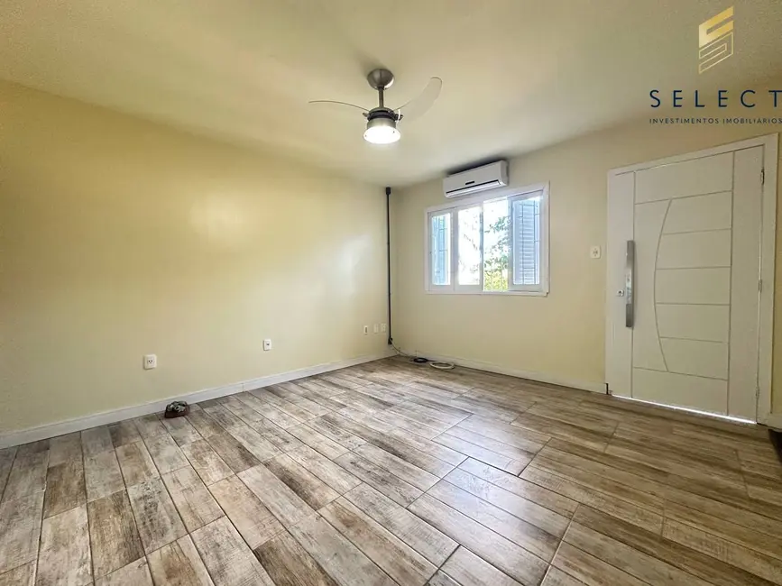 Foto 1 de Casa com 3 quartos para alugar, 141m2 em Dom Antônio Reis, Santa Maria - RS