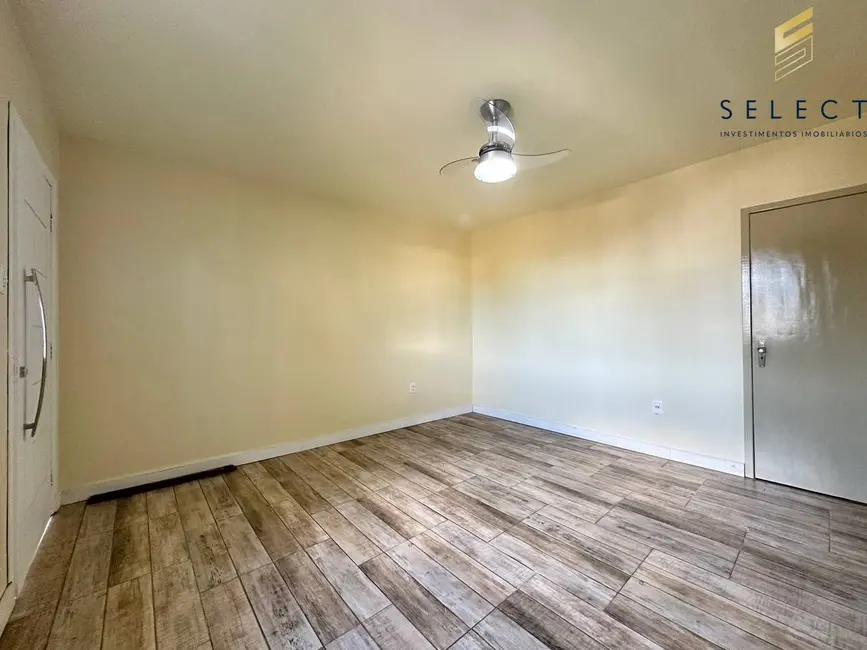 Foto 2 de Casa com 3 quartos para alugar, 141m2 em Dom Antônio Reis, Santa Maria - RS