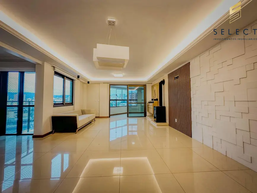 Foto 1 de Apartamento com 3 quartos à venda, 180m2 em Nossa Senhora Medianeira, Santa Maria - RS