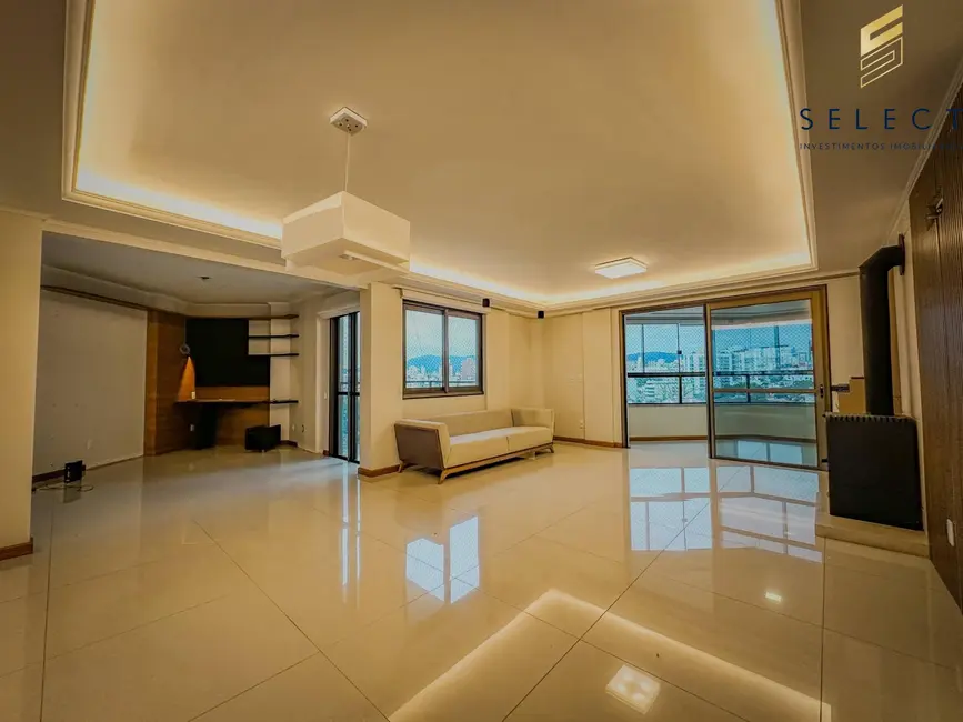 Foto 2 de Apartamento com 3 quartos à venda, 180m2 em Nossa Senhora Medianeira, Santa Maria - RS