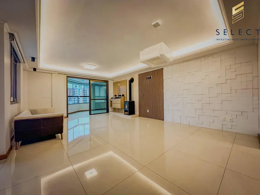 Foto 5 de Apartamento com 3 quartos à venda, 180m2 em Nossa Senhora Medianeira, Santa Maria - RS