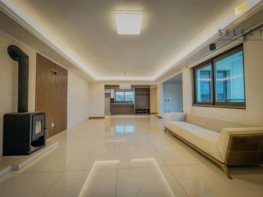 Foto 4 de Apartamento com 3 quartos à venda, 180m2 em Nossa Senhora Medianeira, Santa Maria - RS