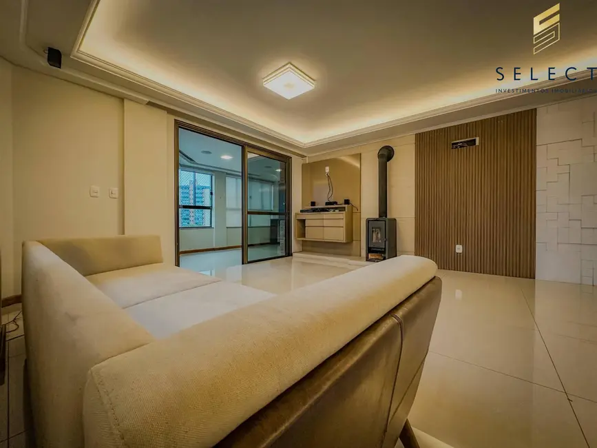 Foto 3 de Apartamento com 3 quartos à venda, 180m2 em Nossa Senhora Medianeira, Santa Maria - RS