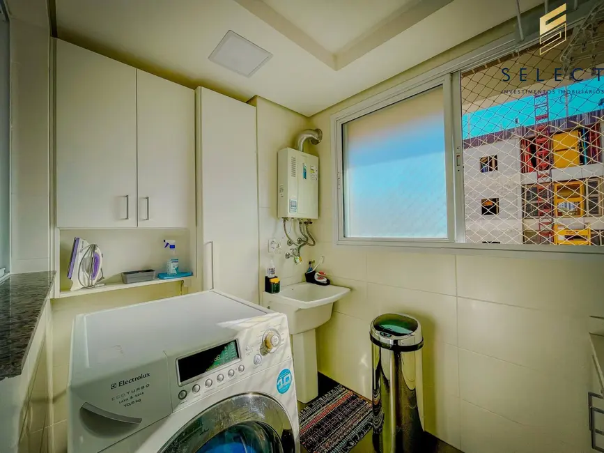 Foto 9 de Apartamento com 3 quartos à venda, 140m2 em Nossa Senhora de Lourdes, Santa Maria - RS