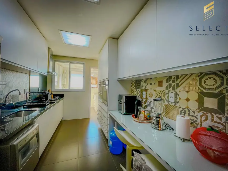 Foto 8 de Apartamento com 3 quartos à venda, 140m2 em Nossa Senhora de Lourdes, Santa Maria - RS