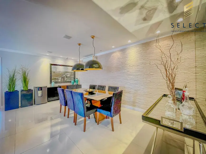 Foto 2 de Apartamento com 3 quartos à venda, 140m2 em Nossa Senhora de Lourdes, Santa Maria - RS